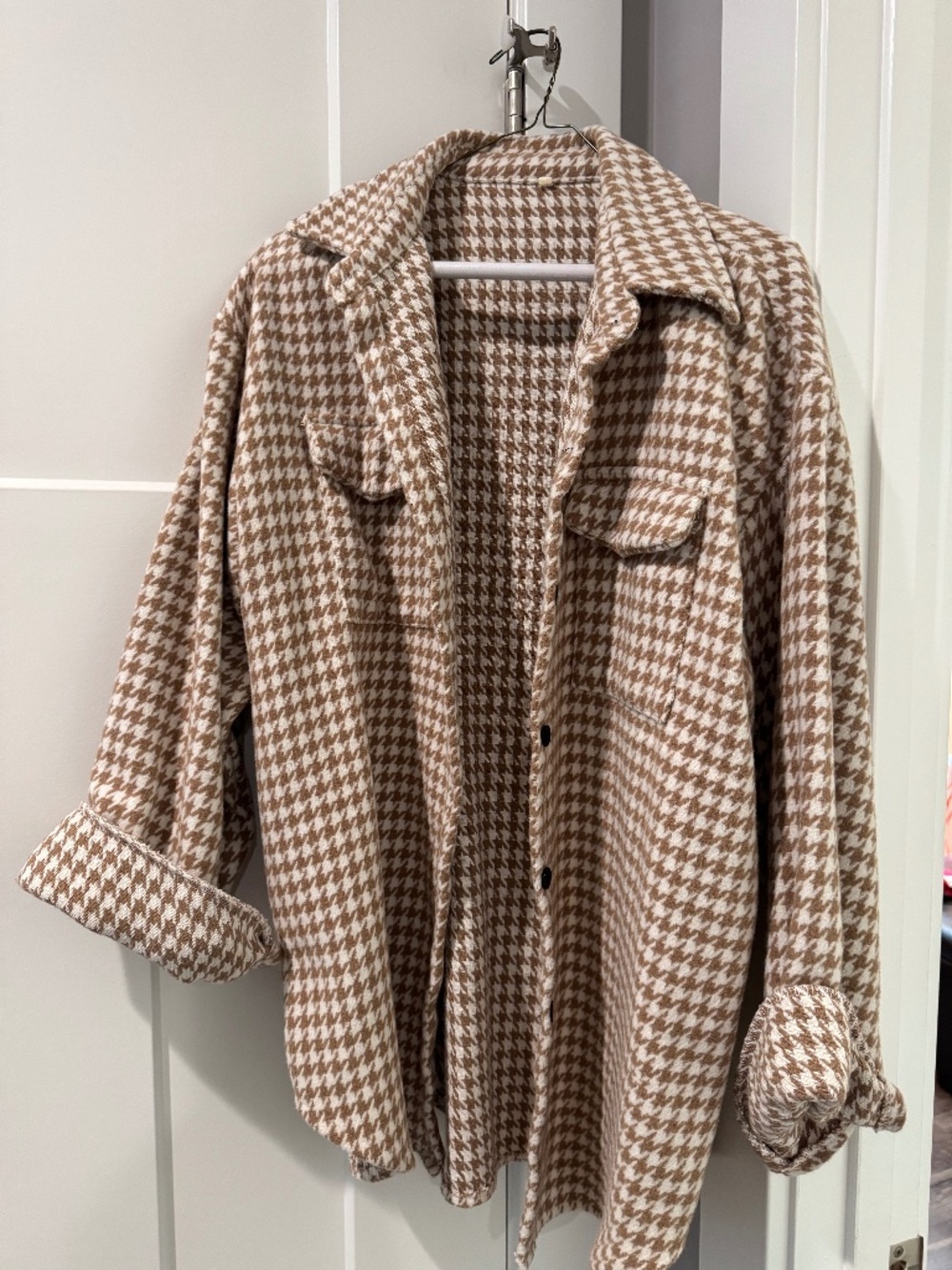Women’s Tan Cream Houndstooth Button Front Shacket Jacket